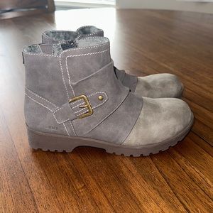 Brand new gray JBU Boots